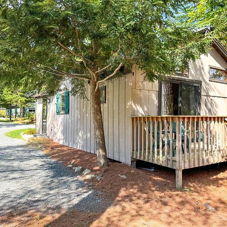 Lake Pleasant Cabin On 3 Acres With Kayaks And Beach! Buitenkant foto